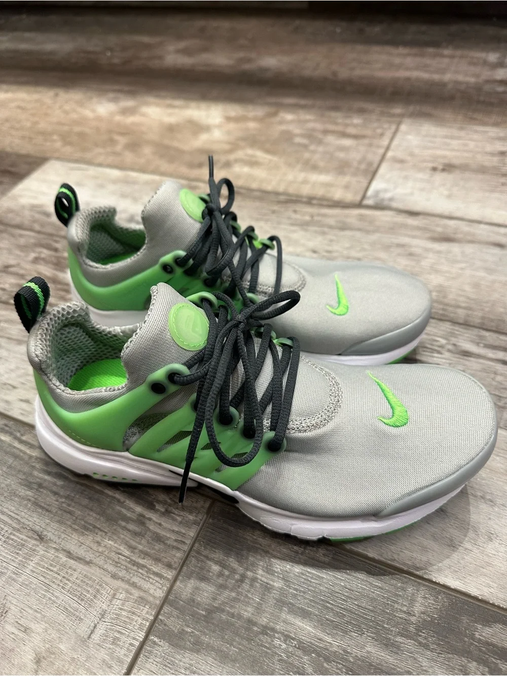 Nike Air Presto Grey and Green Trainers Youth size 5